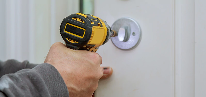 Street Locksmith For Smart Lock Repair in Kerman, CA